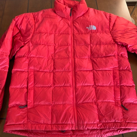 The North Face Men's Red Puffer Jacket - Copy - Picture 5 of 6